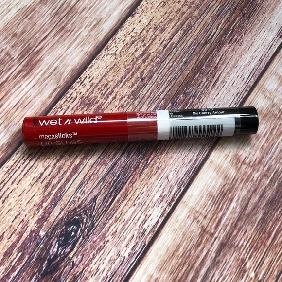 Wet n Wild Lip Gloss - Picture 1 of 2